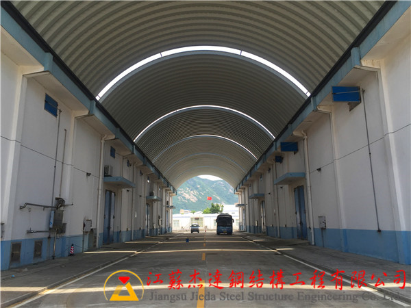 馬尾厚0.8mm拱形屋面施工隊(duì)